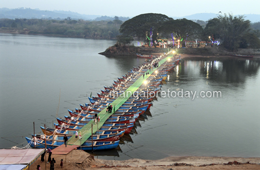boat bridge in kannur